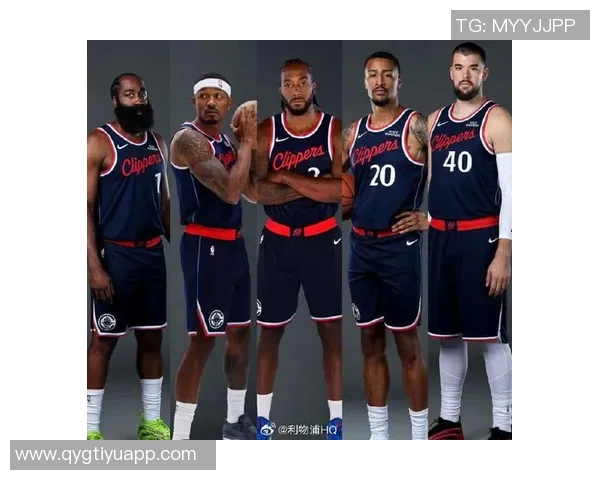 忙里偷闲的球迷时刻祖巴茨博格丹柯林斯齐聚观战洛杉矶FC比赛